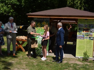 Wręczenie nagród w konkursie „Walory przyrodnicze powiatu skierniewickiego”, fot. A. Pruszkowska., 