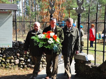 Obchody rocznicy "Hubala" Anielin 2012; nadl. nctwa Opoczno Jerzy Szczegielniak, dyr.RDLP Łódź Andrzej Gapiński, nadl. nctwa Spała Przemysław Grabowski