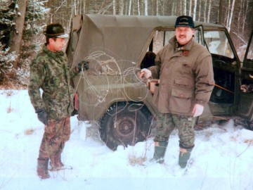 Zdejmowanie wnyków w Przedborskim PK- strażnik Henryk Kowalczyk, spec. Witold Sobolewski; 1995r.