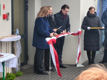 Uroczystość otwarcia nowej części Szkoły Podstawowej w Lipinach w Gminie Nowosolna, 