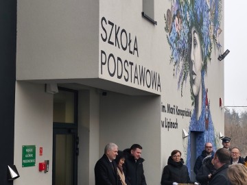 Uroczystość otwarcia nowej części Szkoły Podstawowej w Lipinach w Gminie Nowosolna, 