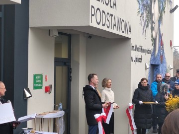 Uroczystość otwarcia nowej części Szkoły Podstawowej w Lipinach w Gminie Nowosolna, 