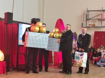 Uroczystość otwarcia nowej części Szkoły Podstawowej w Lipinach w Gminie Nowosolna, 